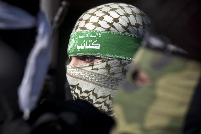 AFP/AFP/Archives - Un membre de la branche militaire du mouvement palestinien Hamas, les brigades Ezzedine al-Qassam, assiste à une conférence de presse à Gaza le 5 février 2015
