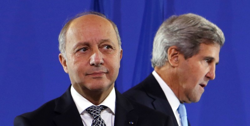 Laurent Fabius (à gauche) et le Secrétaire d’Etat américain John Kerry