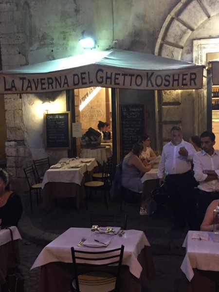 Dîner dans un restaurant juif au quartier du ghetto de Rome - crédit twitter