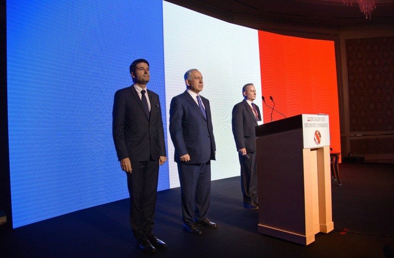 L’hommage de Benjamin Nétanyahou et de l’Ambassadeur français aux victimes des attentats de Paris