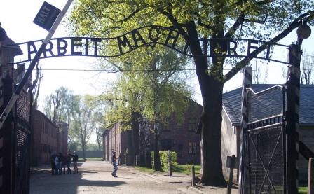 Entrance_Auschwitz_I