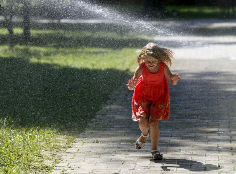 Une petite fille dans un parc. Photo Valentyn Ogirenko. REUTERS