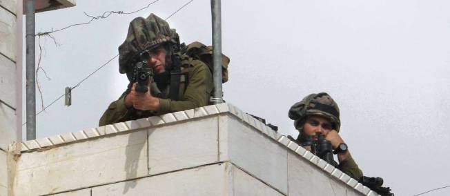 Des soldats de Tsahal à Hébron le 23 septembre. © Nasser Shiyoukhi/AP/Sipa