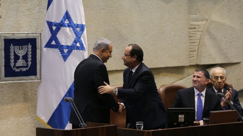 French President Hollande shakes hands with Israel's Prime Minister Benjamin Netanyahu at the Knesset, the Israeli parliament, in Jerusalem