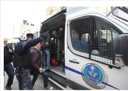 Les pacifistes israéliens évacués de Ramallah  credit : nrg.co.il
