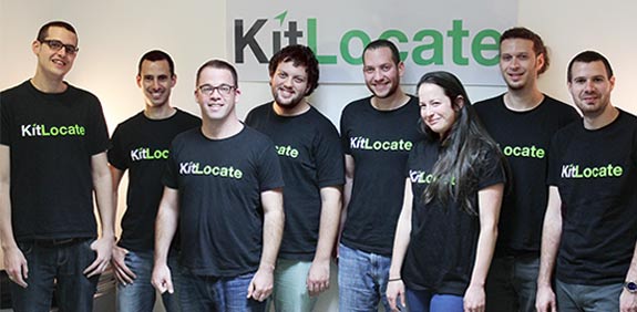 Les fondateurs de KitLocate : Yoav Cafri  (à dr), Ron Miller (à gche) et  Omri Moran (4ème à partir de la dr)
