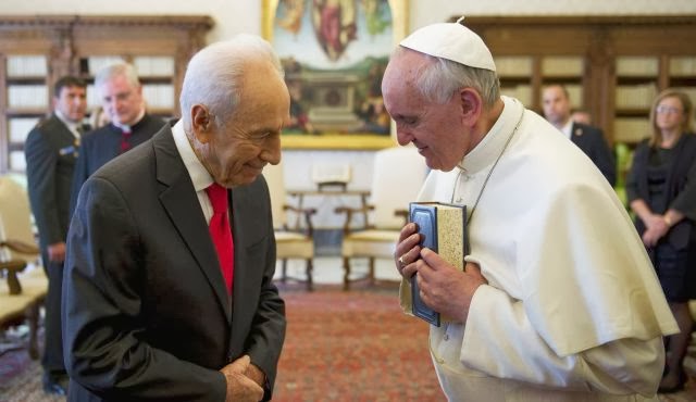 Le pape François reçoit au Vatican le président israélien Shimon Peres, le 30 avril 2013.