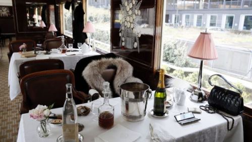 A picture taken on March 28, 2014 in Paris, shows a table inside a wagon of the Blue train, which is displayed in front of the Institute of Arab World (IMA) ahead of the exhibition "Once upon in time the Orient Express". AFP PHOTO / PATRICK KOVARIK