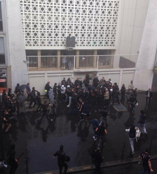 Synagogue assiégée en plein Paris, rue de la Roquette, aux cris de mort aux Juifs suite à la manifestation pro-palestinienne ce 13 juillet.