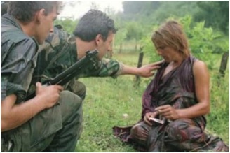 Une femme et ses bourreaux en ex-Yougoslavie (crédit: Amnesty International)