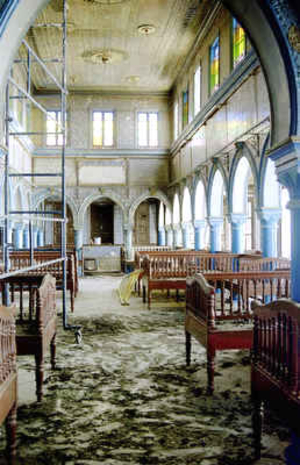 En 2002, Al-Qaïda a bombardé la synagogue de Djerba, en Tunisie.