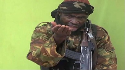 Le chef du groupe islamiste terroriste Boko Haram, Abubakar Shekau, dans une vidéo mise en ligne le 12 mai 2014.  (BOKO HARAM / AFP)