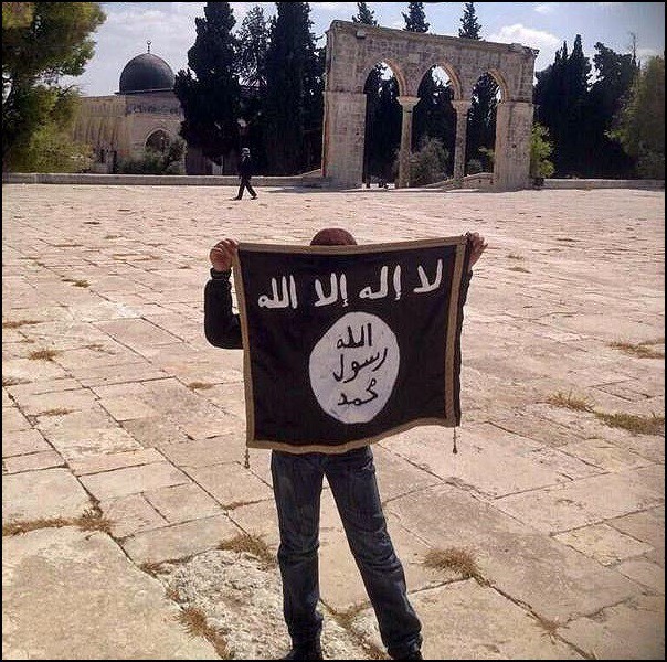 Le drapeau de l’Etat islamique (Daesh) déployé à Jérusalem