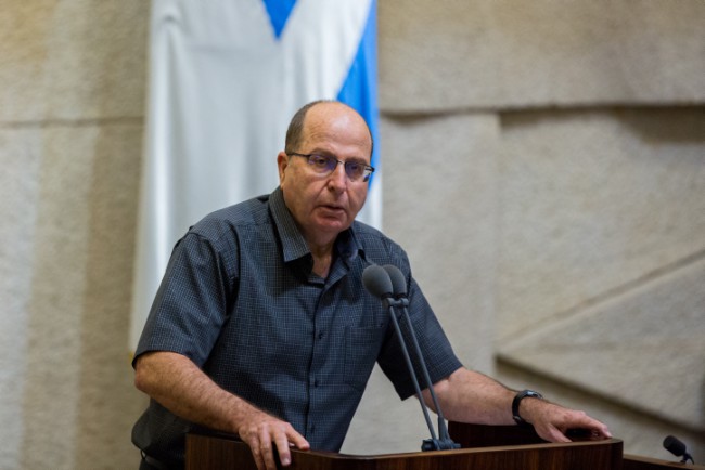 Le ministre de la Défense Moshé Yaalon  – Crédit photo : Yonatan Sindel/Flash90