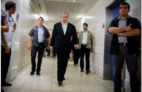 Le Premier ministre Netanyahou à l’hôpital Hadassa Ein Kerem de Jérusalem. Crédit photo: Yonatan Sindel/Flash90 
