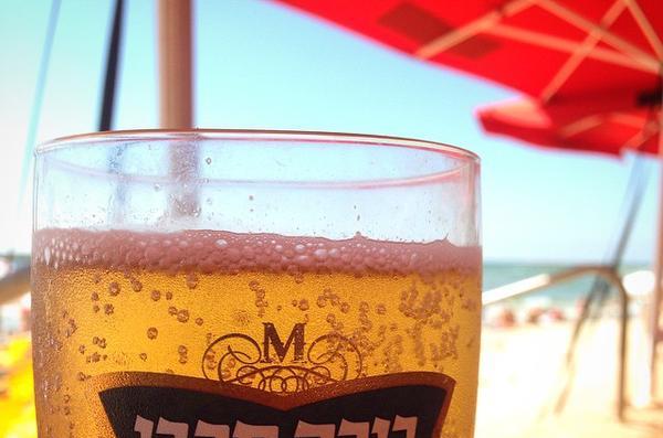 La bière est plus douce au soleil...Lé haim! - crédit photo Twitter