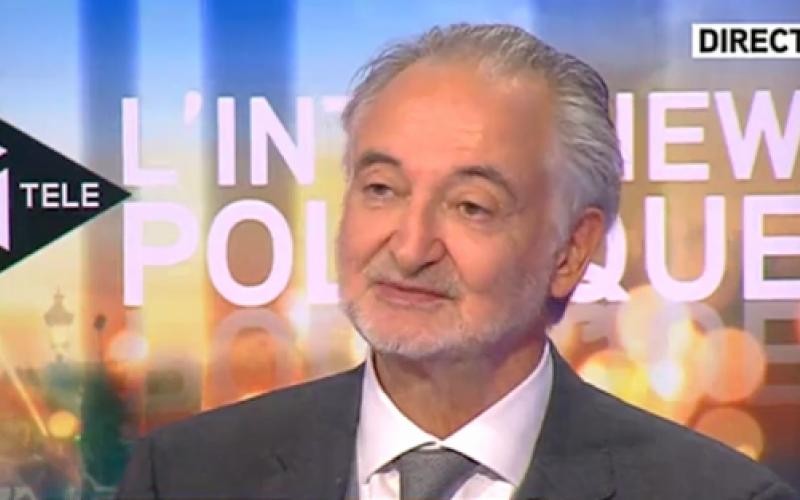 Jacques Attali a confié lundi matin sur iTélé qu'il n'excluait pas d'être candidat à la présidentielle de 2017 si aucun politique n'étais en mesure d'incarner les grandes lignes du programme qu'il va élaborer. Capture d'écran/iTélé