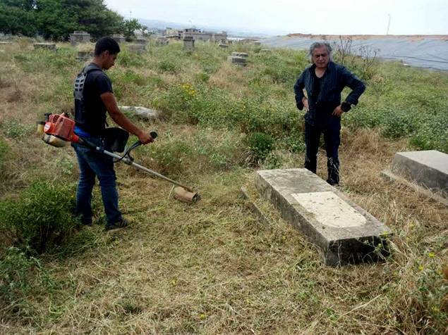 Sous la houlette de Nagi Zeidan, opération nettoyage du cimetière juif de Saïda.