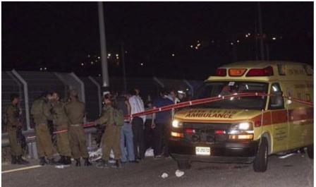 Attentat contre une voiture, près de la localité juive d’Itamar, le 1er octobre 2015. Crédit: Hatzala