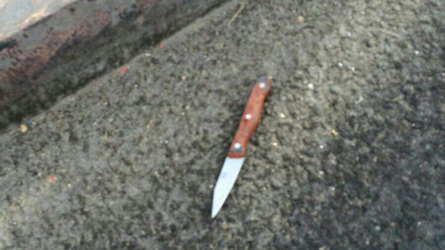 Le couteau du suspect – Crédit photo : Porte-parole de la police