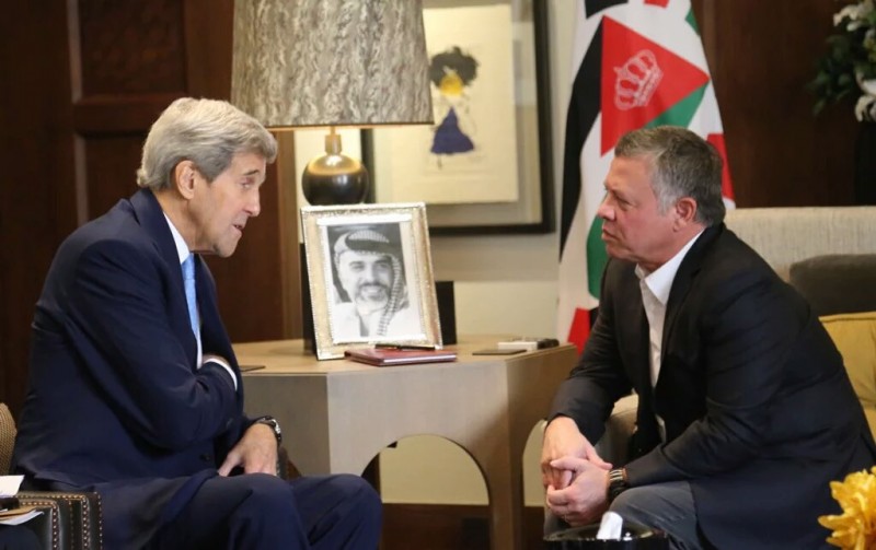 Le secrétaire d’Etat américain John Kerry et le roi jordanien Abdallah II –  Crédit photo : Palais du roi jordanien