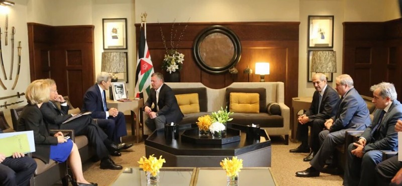 Le secrétaire d’État américain John Kerry et le roi jordanien Abdallah II –  Crédit photo : Palais du roi jordanien