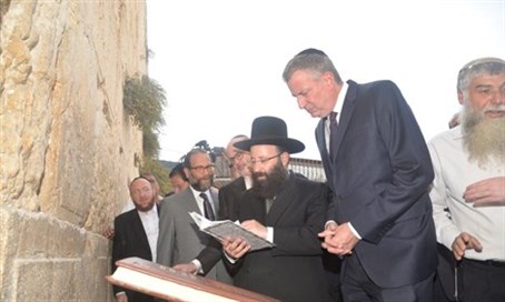 M. de Blasio au Kotel –  Crédit photo : Western Wall heritage fund