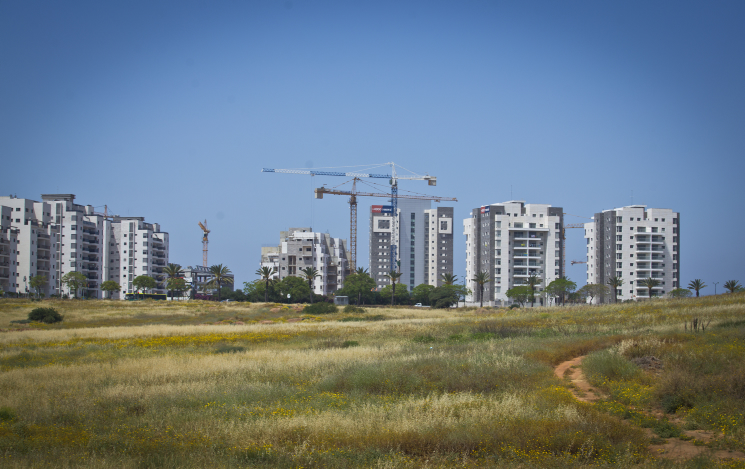 Constructions à Netanya – Crédit photo : Moshe Shai/FLASH90
