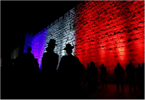 Les murailles de Jérusalem aux couleurs françaises 