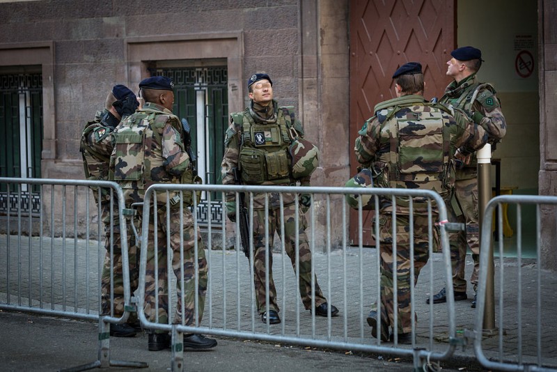 Militaires à Strasbourg en février 2015, dans le cadre de l'opération Sentinelle.  © Claude Truong-Ngoc
