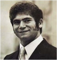 Wikipédia « L'haltérophile israélien Yossef Romano torturé et assassiné par les terroristes palestiniens à Munich en 1972 » 