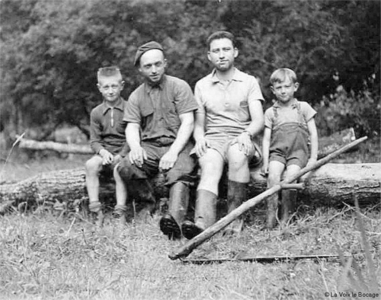 Maurice Etynger avec son ami et sauveur, Henry Calbris, et deux enfants à Danvou-la-Ferrière.