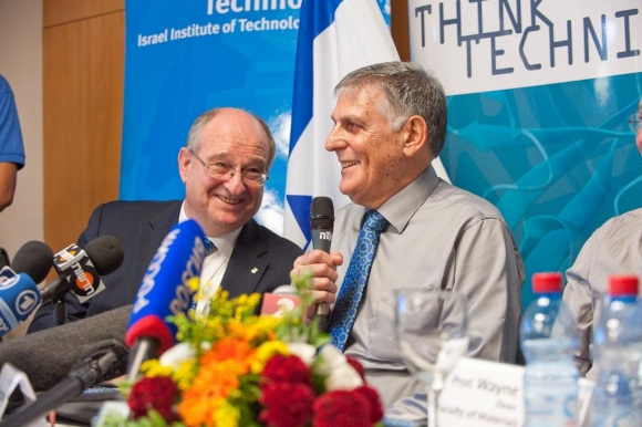 Le président du Technion, Peretz Lavie, et Dan Shechtman, l'un des Nobel de chimie de l'Institut qui a enseigné l'entrepreneuriat technologique // © Institut Technion