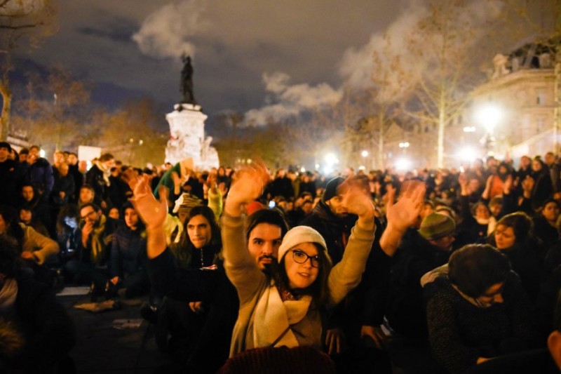 Sur la place de la République à Paris, samedi soir.