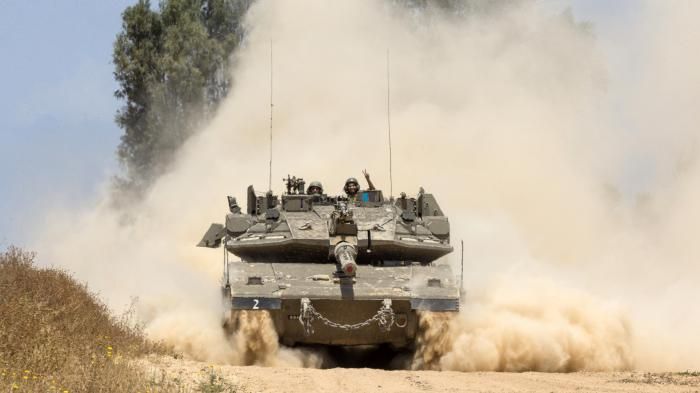 Au 4e jour de confrontation, l'armée israélienne mène un raid sur Gaza, en riposte à un tir de roquette