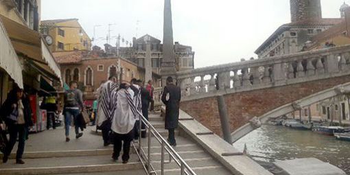 Venise : Juifs orthodoxes dans le quartier du "ghetto vecchio"  mars 2016 © Lachkar