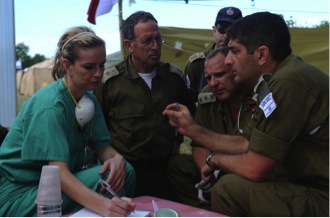 Le personnel médical israélien et américain coordonne ses efforts.