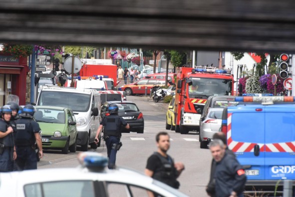 La prise d’otages s’est déroulée dans l’église de Saint-Etienne-du-Rouvray, rue Gambetta (crédit photo :Boris Maslard/Paris-Normandie)