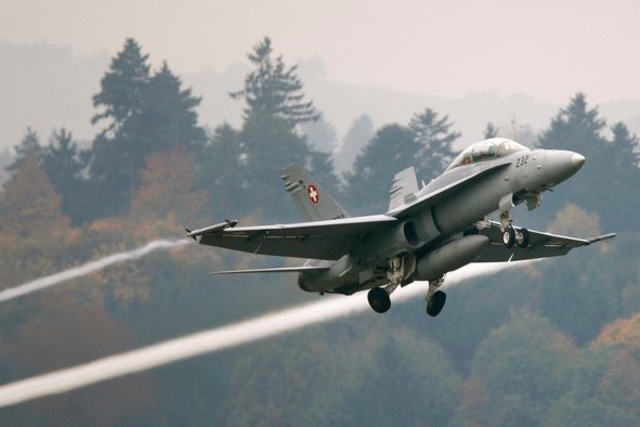 Deux F/A-18 ont dû mener une mission d'interception mardi matin. Image: Keystone