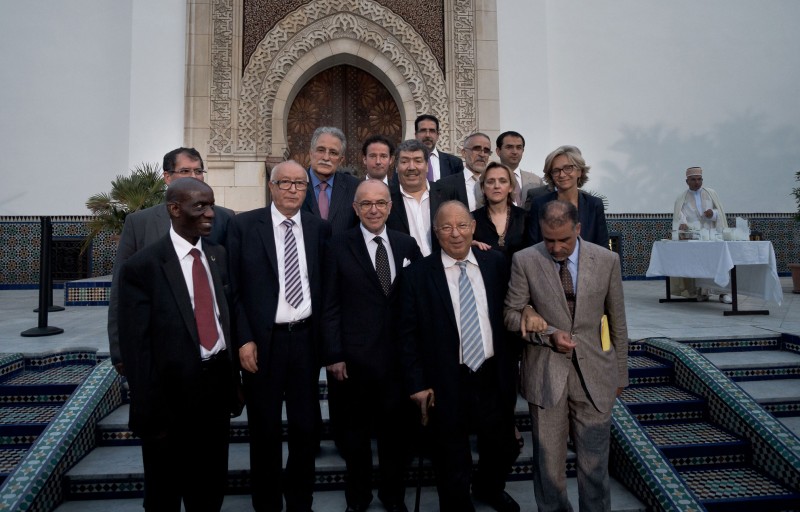 Le Conseil français du culte musulman réuni autour de Bernard Cazeneuve. (Sipa press)