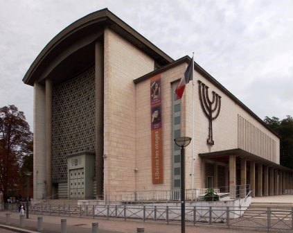 http://fr.wikipedia.org/wiki/Synagogue_de_la_Paix