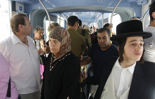 Le tramway de Jérusalem, symbole de la coexistence judéo-arabe au quotidien