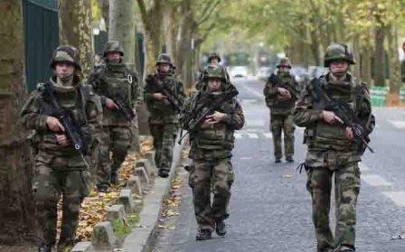 Dans le cadre de la montée en puissance de l'opération sentinelle. Préparation et mise en place de patrouilles depuis le fort de vincennes en direction de Paris. Le 15 novembre 2015.