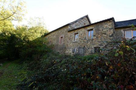 L'ancienne ferme. En 1942, la partie centrale n’existait pas et permettait de rejoindre la forêt rapidement.