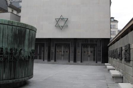 paris_marais_memorial_de_la_shoah_cour