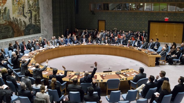 Le Conseil de sécurité vote la résolution 2334, adoptée avec 14 voix pour, zéro contre et une abstention (Etats-Unis). (Crédit : ONU/Manuel Elias)