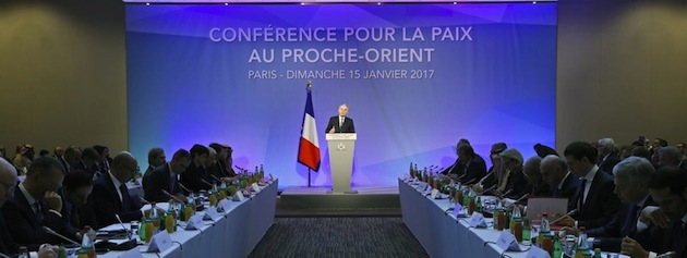 Le ministre des Affaires étrangères, Jean-Marc Ayrault, le 15 janvier 2017, lors de l'ouverture de la conférence internationale sur le conflit israélo-palestinien. (REUTERS)
