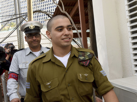 Le soldat franco-israélien Elor Azaria arrive à son procès.(Photo: Keystone)