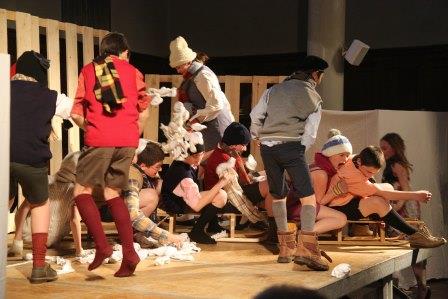 Pièce de théâtre joué par les enfants du Collège du Lignon au Chambon sur Lignon - Photo - Jean-Marc DEMARS-2