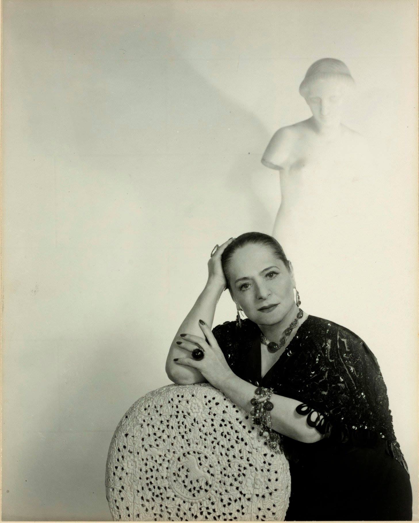 Helena rubinstein 1957. елена рубинштейн украшения. елена рубинштейн фото. портрет хелены рубинштейн. хелена рубинштейн украшения.